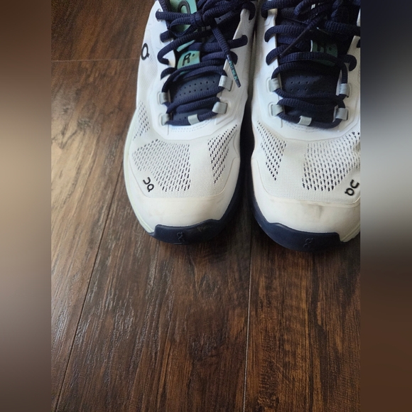 On The Rodger Sneakers - Picture 3 of 8